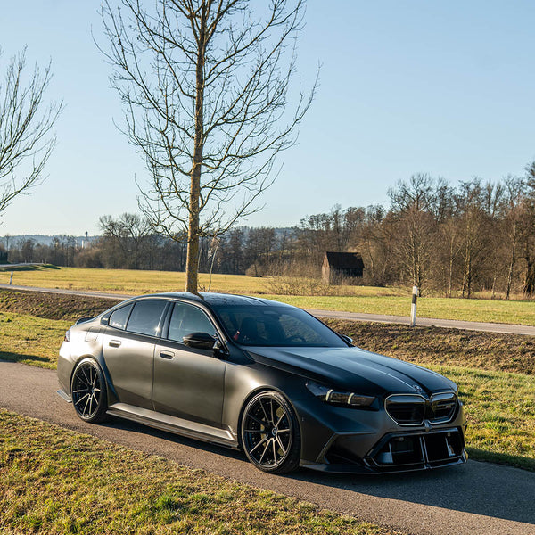 BMW G90/G99 M5 2024+ CARBON FIBRE SIDE SKIRTS