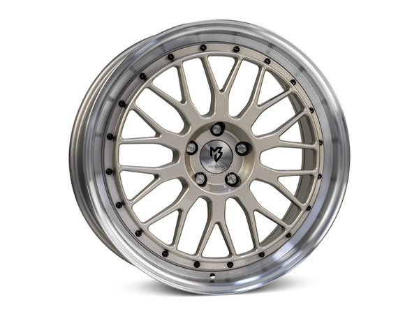 MbDESIGN LV1 8.5x19 ET 45 5x114.3 Champagner glänzend lackiert. Außenbett poliert